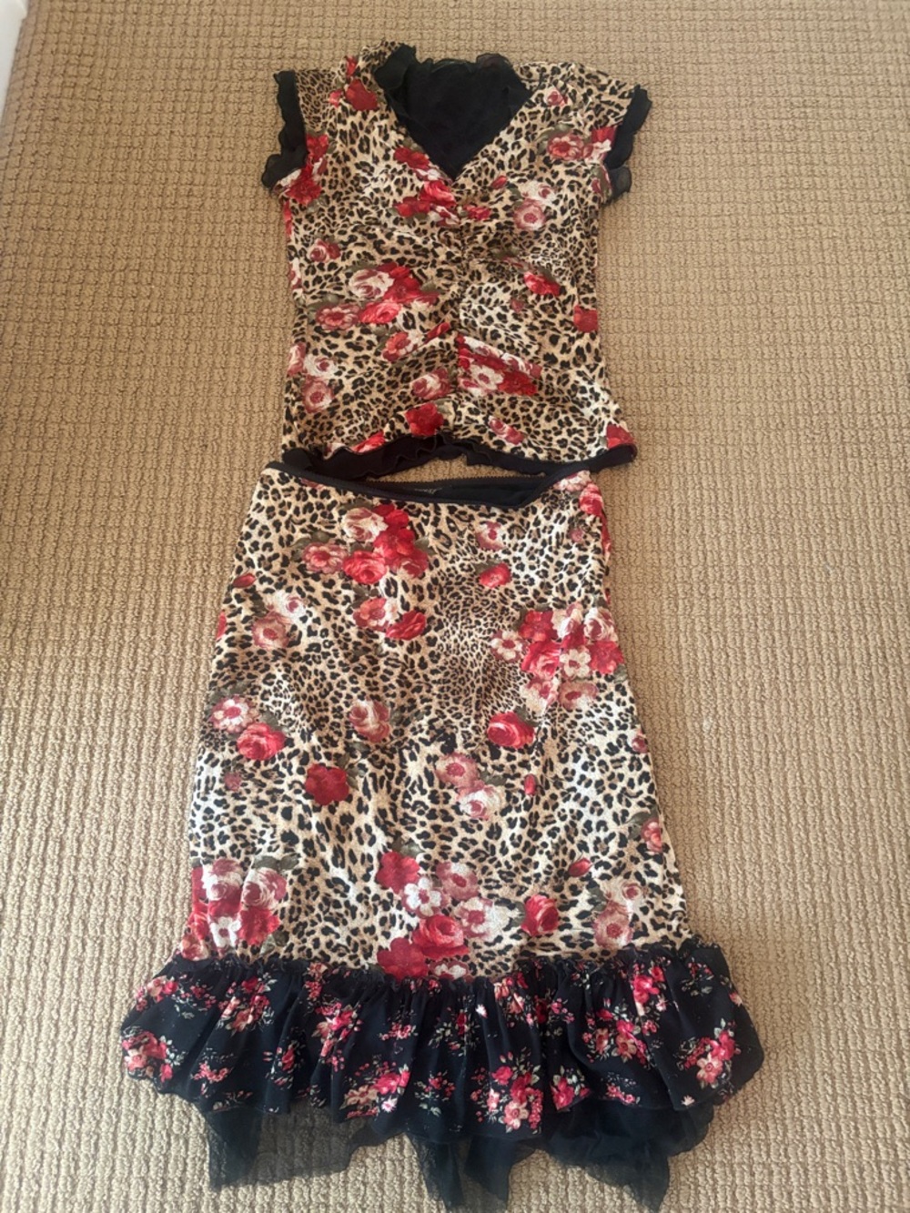 2 piece Karen Kane top/skirt.  Xl and Med
